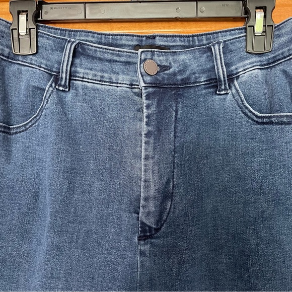 Universal Standard Carrie High Rise Wide Leg Jeans in True Blue - Picture 5 of 12